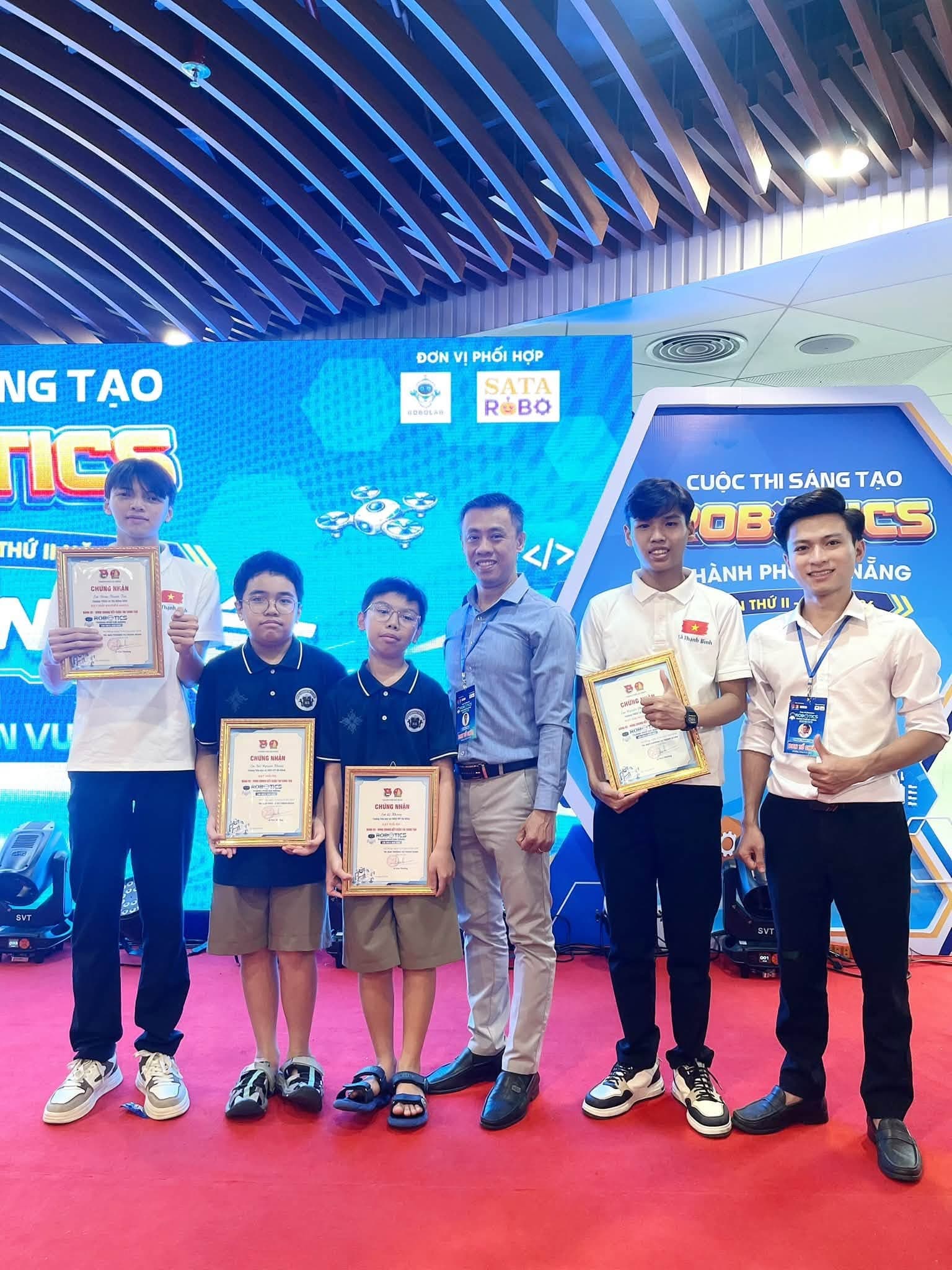 Học viên Sata Robo nhận giấy chứng nhận tại Cuộc thi Sáng tạo Robotics TP Đà Nẵng lần thứ II, 2026